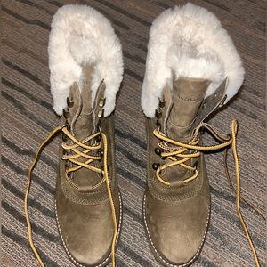 Fur-Lined Timberland Taupe Boots | Size 7.5 women's